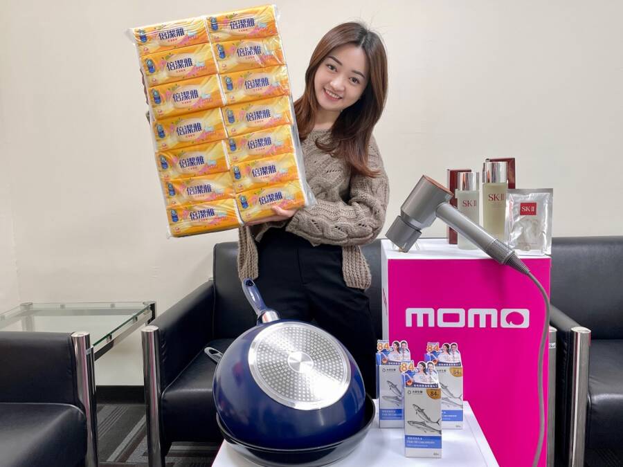 電商momo購物網《3.8女王節》活動開跑