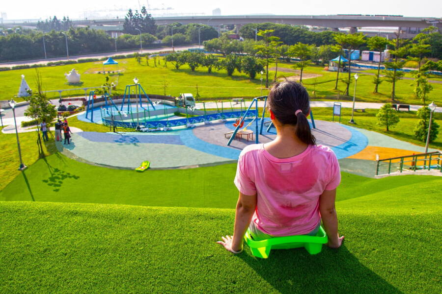 八里城市沙雕展延至11月13日　文化公園滑草場重啟用