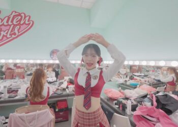 影／李多慧「休息室更衣」影片曝光！見她人形立牌失控尖叫