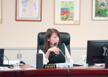 「芯費大戰」剛落幕 徐巧芯第一戰控許淑華當「薪水小偷」