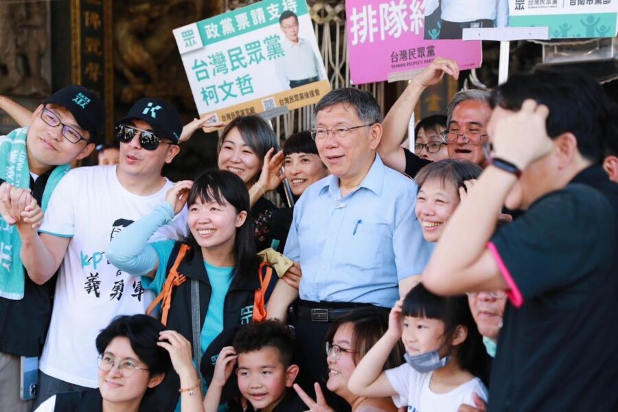 傳9月「抽腿」和藍營換立法院長 柯文哲喊話王世堅：賭吞曲棍球