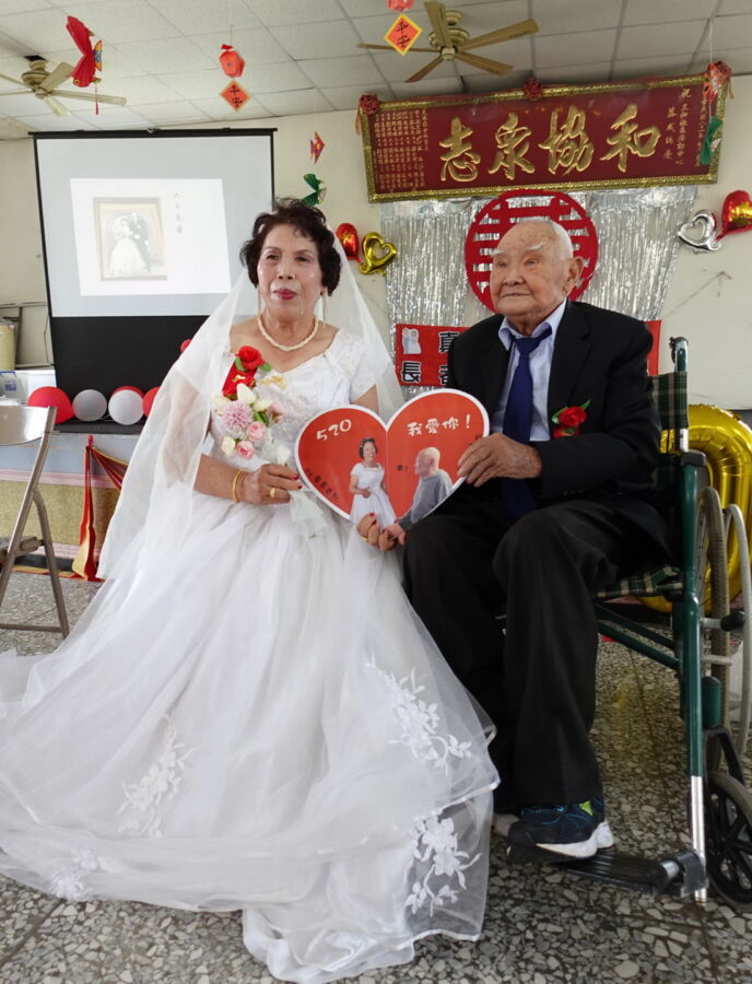 相約520浪漫牽手　3對爺奶披婚紗走紅毯圓夢 - 台北郵報 | The Taipei Post