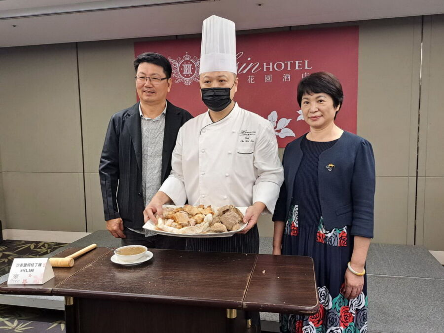 新悦花園酒店推出「沙姜鹽焗桂丁雞」肉質鮮嫩、噴香美味 - 台北郵報 | The Taipei Post