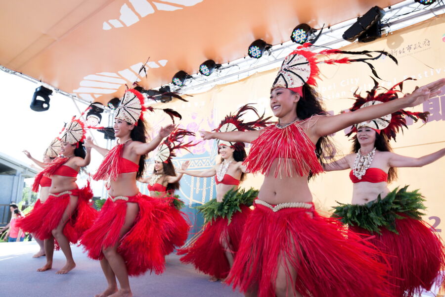 圖／新北南島文化節安排精彩的大溪地舞蹈表演。（圖／新北市立十三行博物館提供）