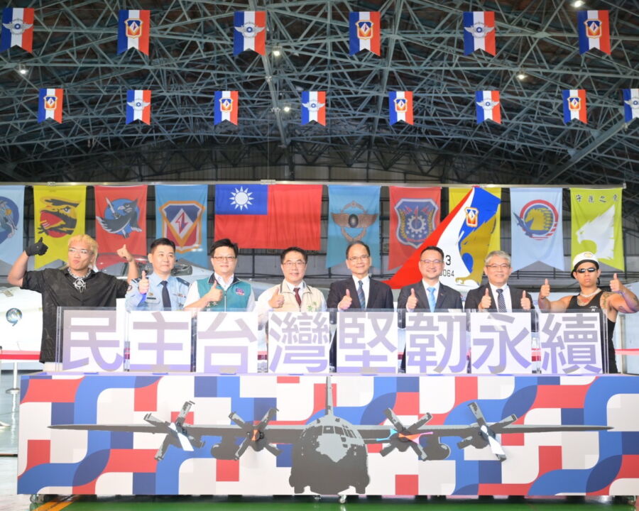 圖／立法院長游錫堃今（28）日出席台南空軍基地舉辦的112年度國慶晚會記者會，強調人民防的衛意志，更是最佳的國防力量。（圖／立法院提供）