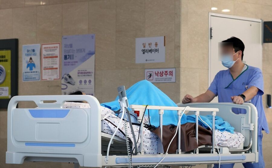 南韓醫大規模罷工！80歲嬤遭7醫院拒收亡　政府下最後通牒