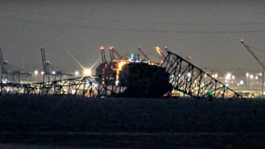 貨輪撞垮美國巴爾的摩大橋！斷成4截多車落水