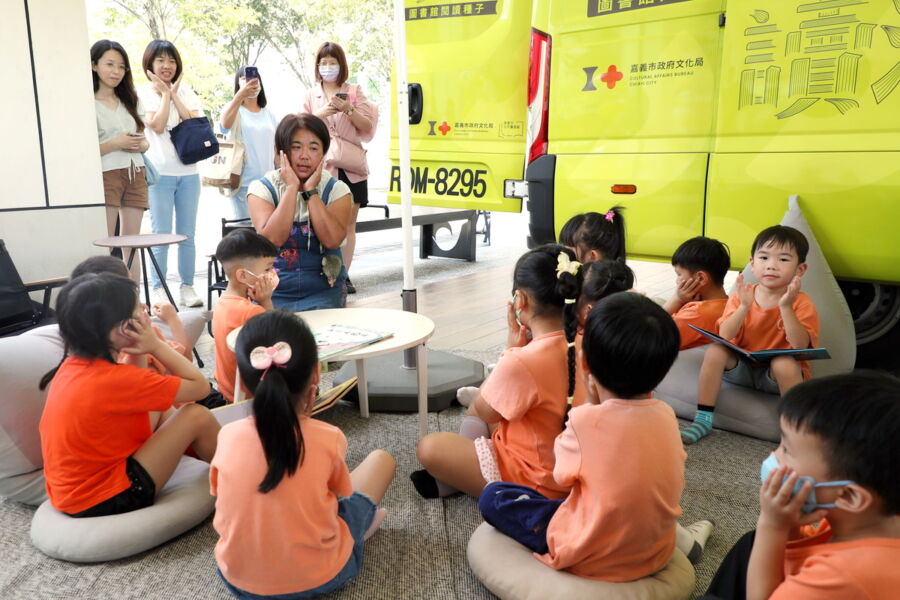 嘉市圖書館行動書車　「閱讀浪」城市巡迴啟動　 - 早安台灣新聞 | Morning Taiwan News