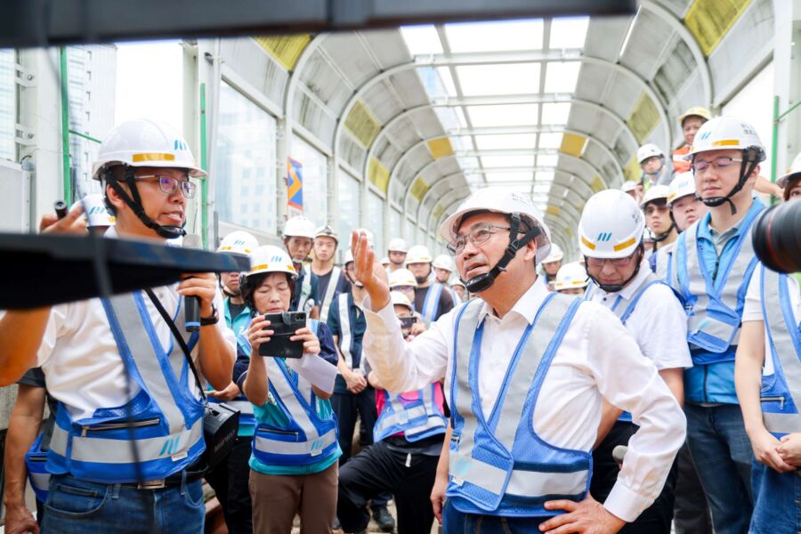 圖／新北市長侯友宜表示，市府不斷滾動檢討施工方式，力拚今年底全線復駛。（新北市政府新聞局提供）