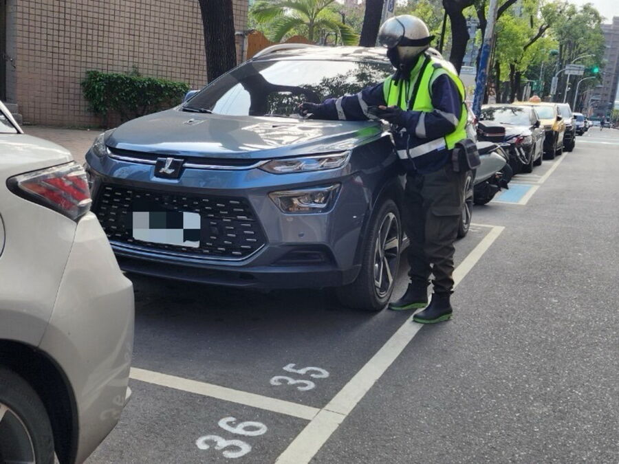 圖／中秋節為國定假日，新北市路邊汽、機車停車格平日收費的路段暫停收費。（新北市政府交通局提供）