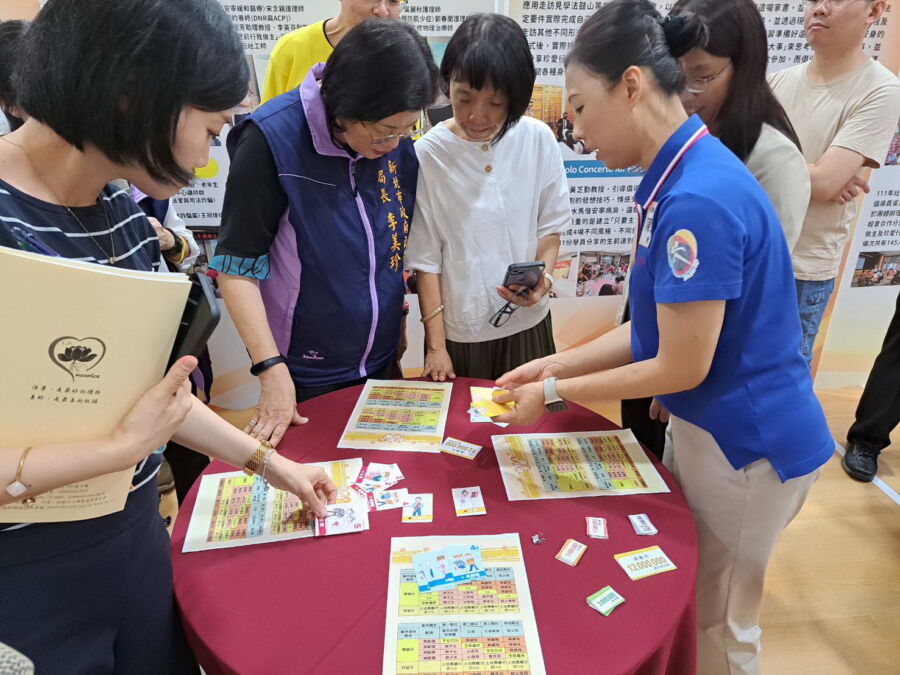 圖／新北市政府社會局今年以「築夢學老、晚美人生我做主」為主題，參加臺灣健康城市暨高齡友善獎「活躍獎」的比賽。（新北市政府社會局提供）