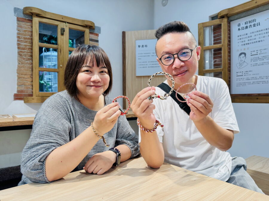 圖／陳琇萍老師特別搭配淡水木下靜涯舊居的日式元素，規劃日本傳統工藝、常用於和服綁帶的「組紐Kumihimo」編繩DIY。（淡水古蹟博物館提供）