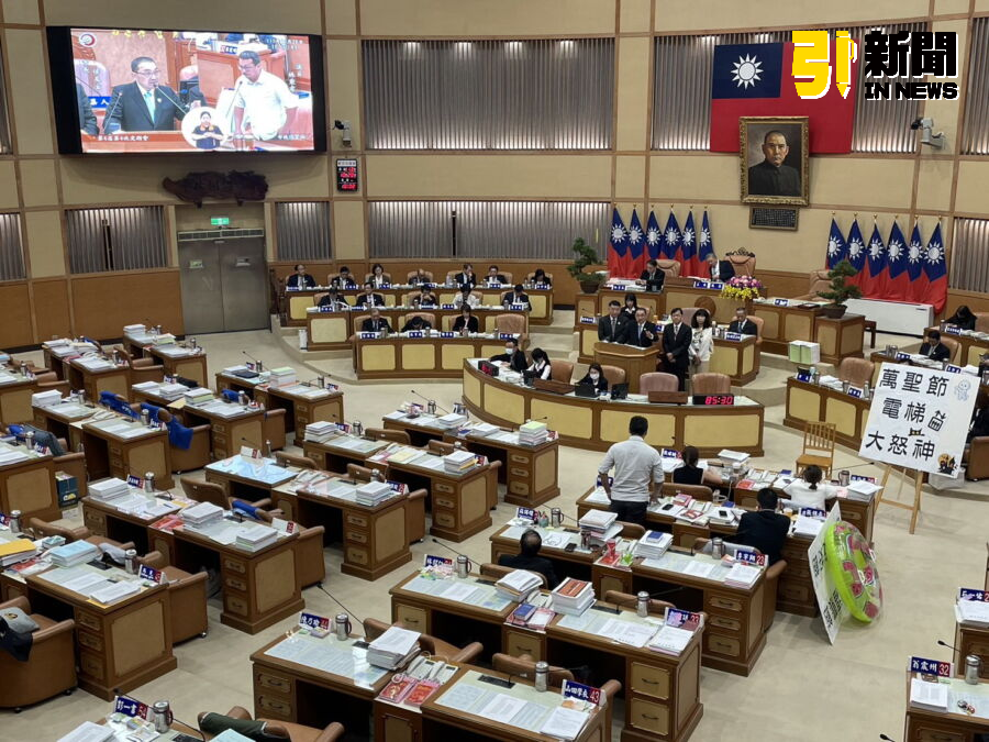 圖／板橋區卻接二連三發生「大怒神」的意外，民進黨議員要求侯友宜徹查此事，「把哪一隻鬼抓出來」。（記者陳志仁攝，2024.10.28）