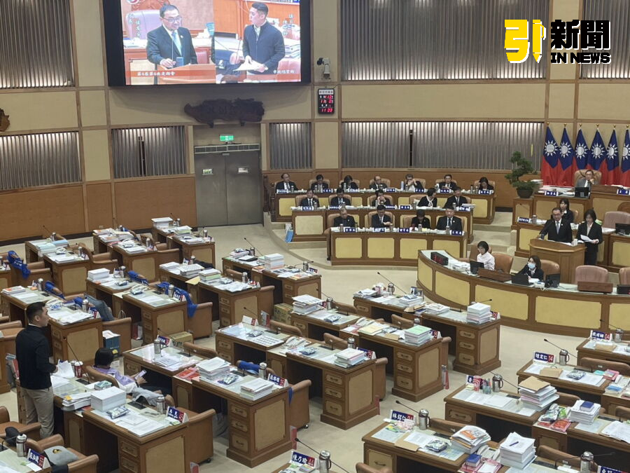 圖／新北市議員陳世軒直言，年輕人痛恨看的到卻吃不到，明明審計部已點出的問題，卻看不到青年局相關的改善機制。（記者陳志仁攝，2024.11.08）