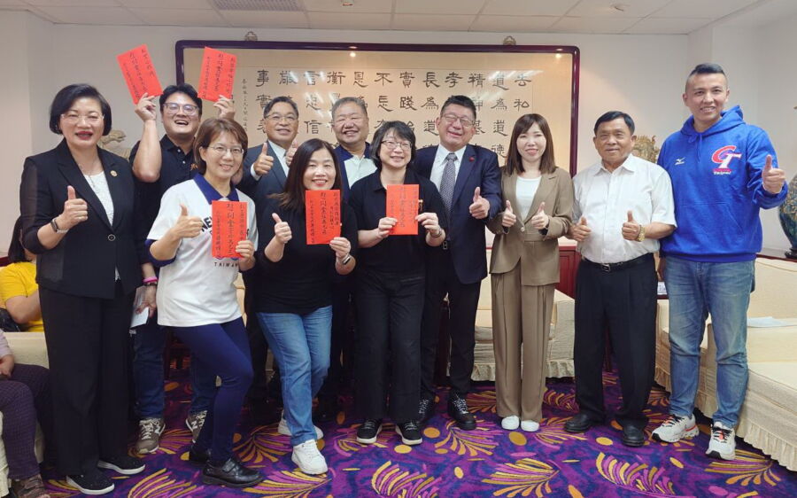 新北市議長蔣根煌今（25）日邀社福單位前往新北市議會茶敘，副議長陳鴻源、國民黨團書記長陳偉杰、民進黨團總召張維倩及無黨黨團總召蔡錦賢，也都到場致意。（新北市議會提供）