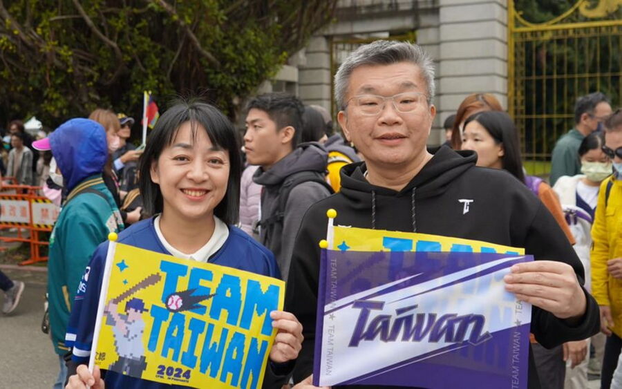 圖／王婉諭表示，遇到前同事aka「蔡總機」 蔡其昌會長，立刻向他表達感謝和敬佩之意。（王婉諭臉書）