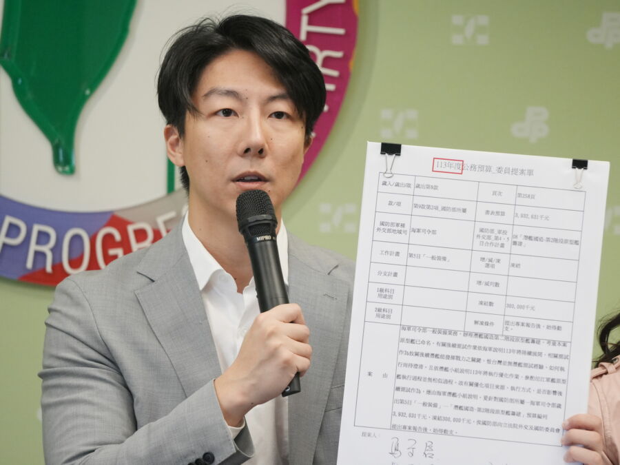 圖／吳崢指出，台灣長期面對中國文攻武嚇，共機擾台頻率增加，迫切需要提升國防自主能力。（民進黨提供）