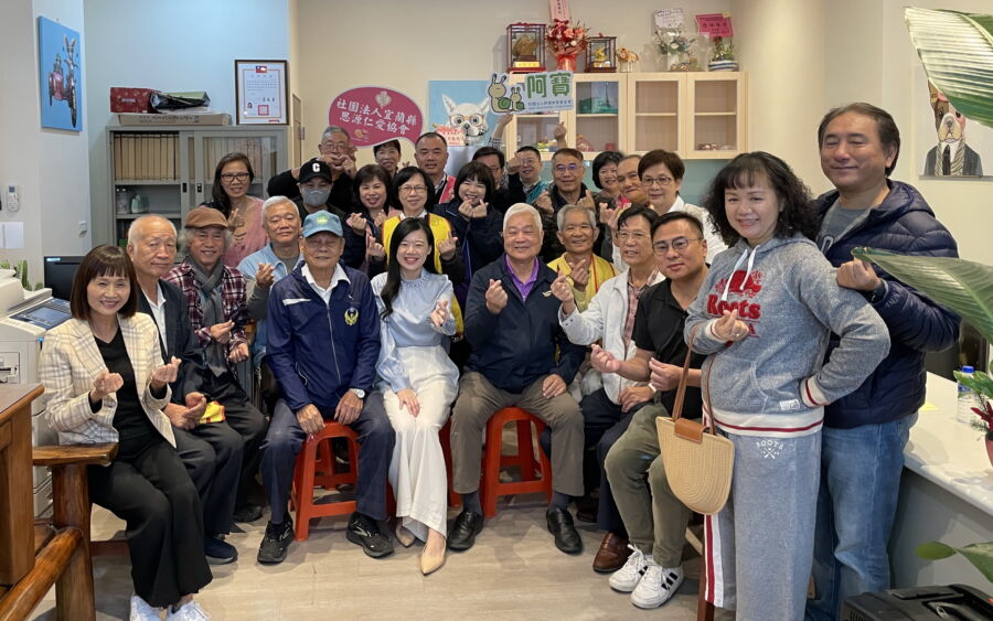 圖／立委陳俊宇與宜蘭縣議員黃惠慈聯合服務處主辦的《花現幸福‧把愛帶回家》慈善義賣會。（宜蘭縣議員黃惠慈提供）