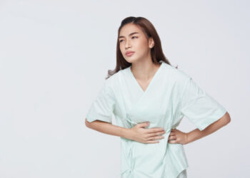 20歲少女喝熱水緩解胃痛！半年後慘罹胃癌　醫嘆「喝錯了」