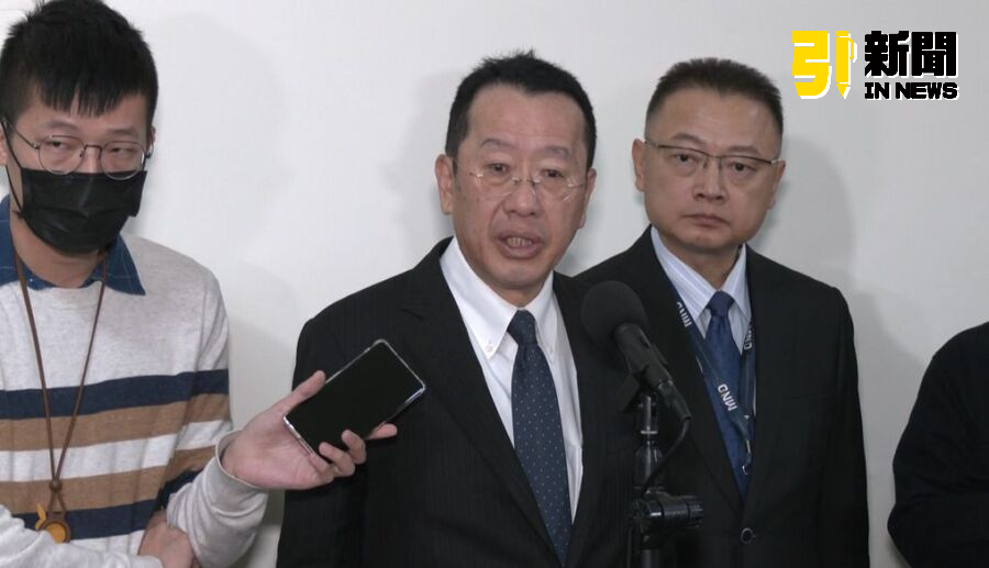 圖／國防部長顧立雄今（12）日赴立法院外交及國防委員會報告時接受媒體採訪。（資料畫面）