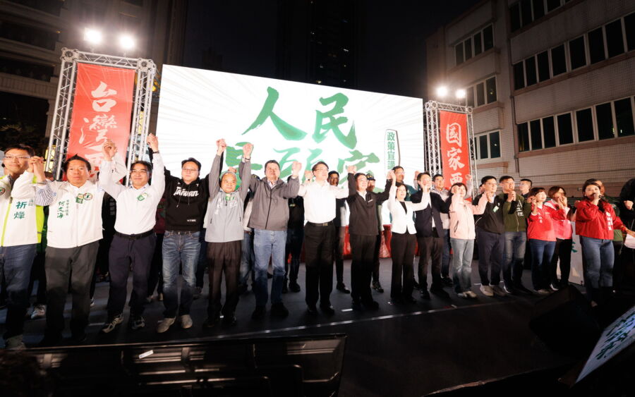 圖／「人民是頭家」政策宣講會，首發場15日於台中市水安宮前廣場展開。（民進黨提供）