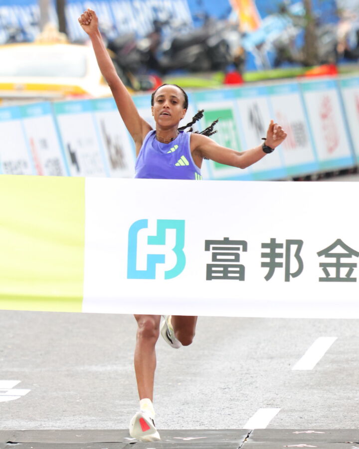 圖／「2025新北市萬金石馬拉松」全馬女子組第一名MULU+GADISE.JPG。（新北市政府體育局提供）