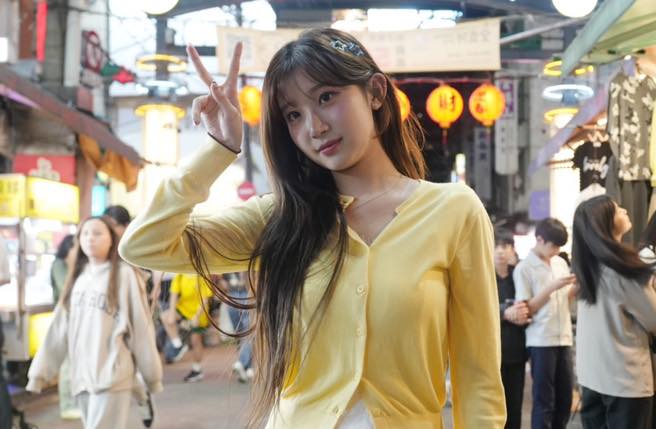李珠珢現身台灣夜市！開吃鹹酥雞、地瓜球 還巧遇「她」
