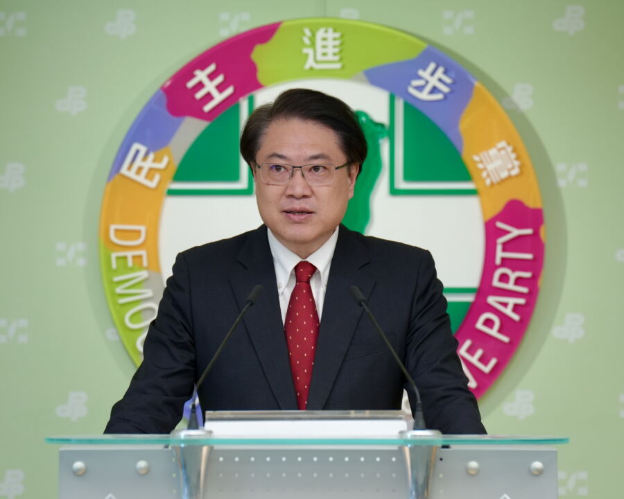圖／林右昌強調，作弊的頭，還帶人去包圍司法機關，闖禁制區，企圖用政治干預司法；朱立倫不只應向全民道歉，更應該負起政治責任。（民進黨提供）