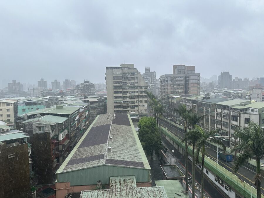 鋒面炸北台灣！7縣市大雨特報 這天再迎更猛雨彈