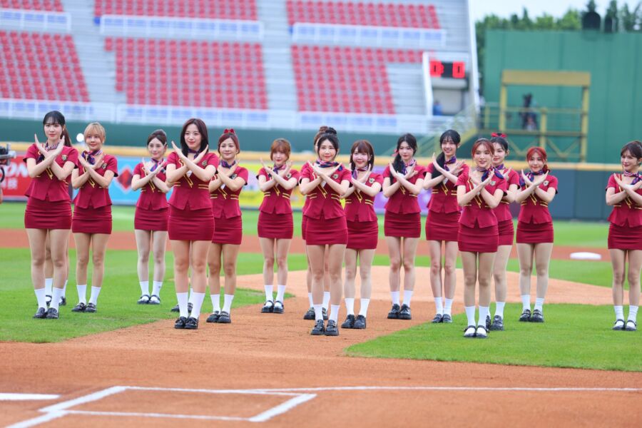 樂天女孩化身空姐「全身濕透畫面曝」！羞吐排毒手法