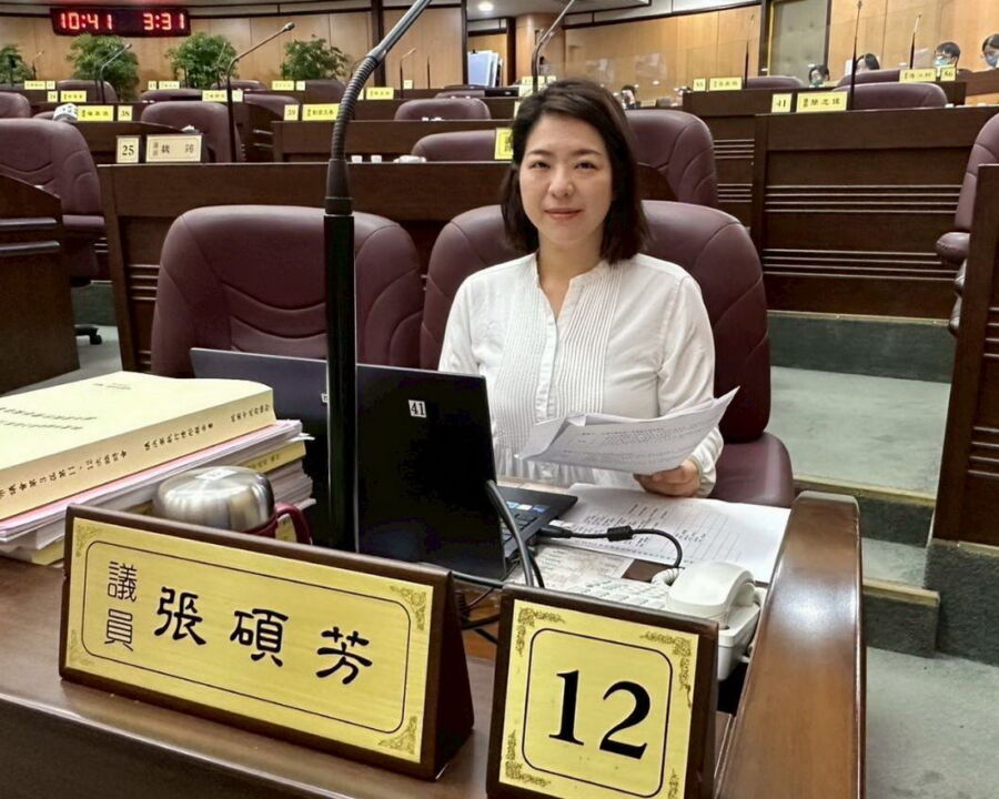 圖／桃園市議員張碩芳引用近期網路民調指出，高達九成的民眾認為郭智輝應該下台：這不是在野黨喊下台，是人民看不下去！（新北市議員陳偉杰提供）