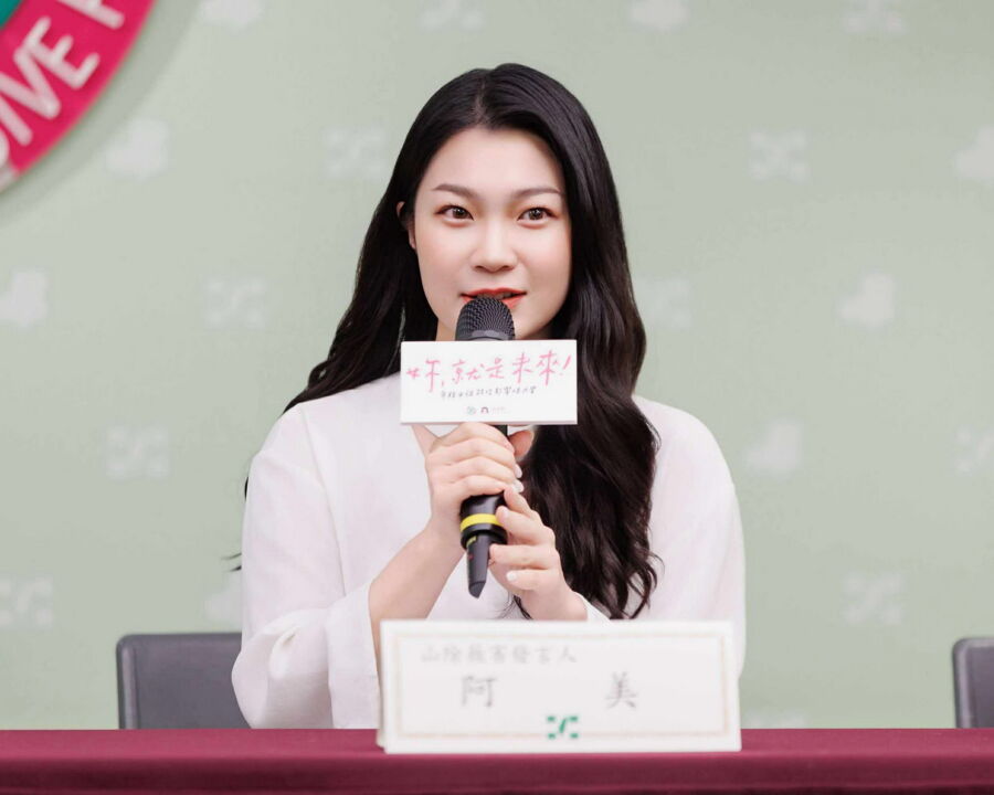 圖／山除薇害發言人阿美說，在罷免行動中成為焦點人物後，仍面臨政治領域中的性別不平等，期待與學員分享她的經驗與行動。（民進黨提供）