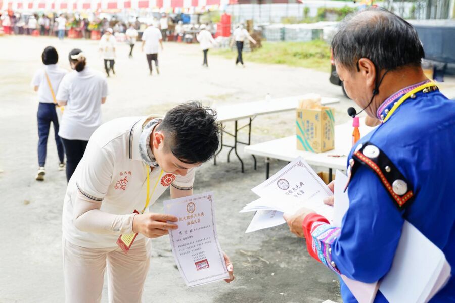 無極天界認證！祭天大典傅堃榕領無極天旨　正式執掌命理師與未天道講師