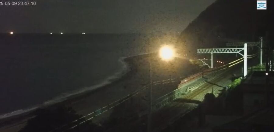 台東驚見「神秘藍球」照亮夜空！鄭明典：人造衛星掉落？