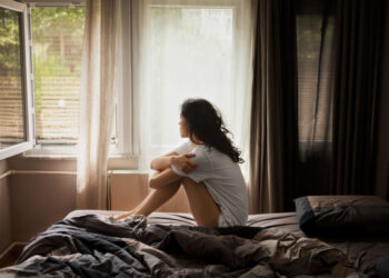 師生戀謠言害少女轉學　霸凌者還上台領獎！家長怒轟學校助紂為虐