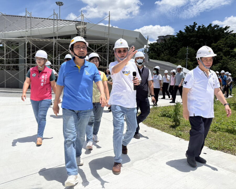 圖／新北市長侯友宜今（2）日與新北市議員黃淑君、劉美芳、石一佑前往視察工程進度。（新北市政府交通局提供）