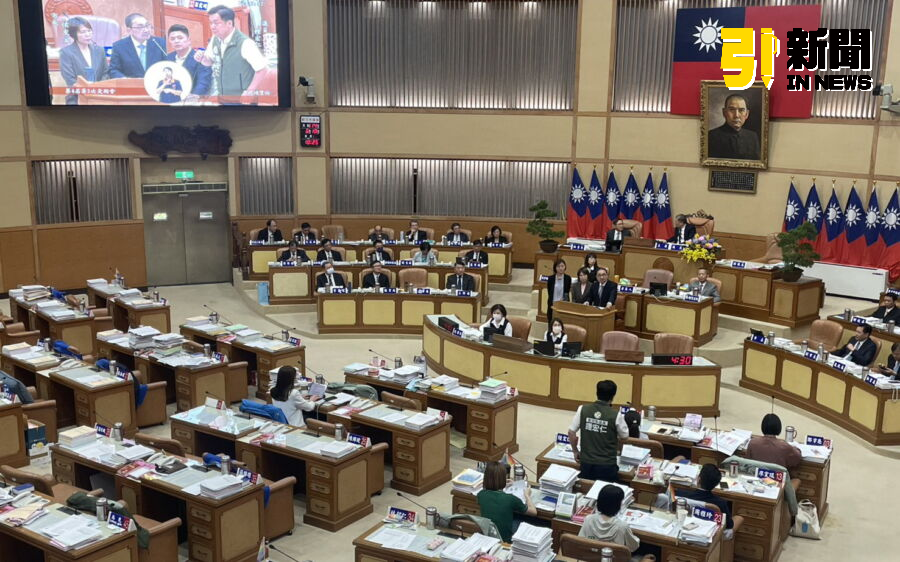 圖／鍾宏仁強調，議員的角色是監督市政，但歌手確實有唱出台灣，被消音與改字幕的行為，不只是政治問題，是對創作者著作權的不尊重。（記者陳志仁攝，2025.06.10）