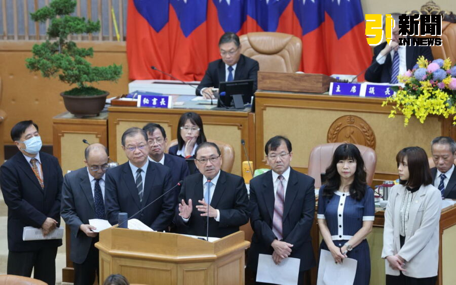 圖／民進黨多位青壯派議員輪番點名新北市長侯友宜，直指市政作為與過去競選總統時的政見嚴重跳票。（記者陳志仁攝，2025.06.11）