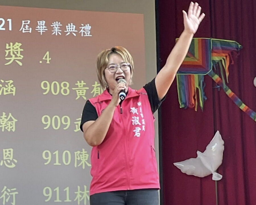 圖／黃淑君說明，代理教師是否採計職前年資提敘薪級，由地方縣市政府決定。（黃淑君臉書）