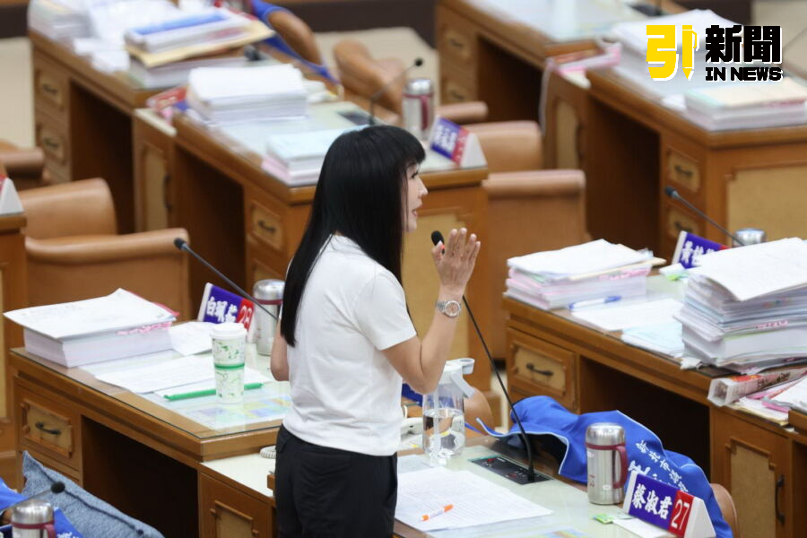 圖／「林口阿姨」蔡淑君不滿學校建設腳步跟不上人口增加速度，要求將文小五用地打造滿足0-12歲「一條龍」學校。（記者陳志仁攝，2025.06.20）