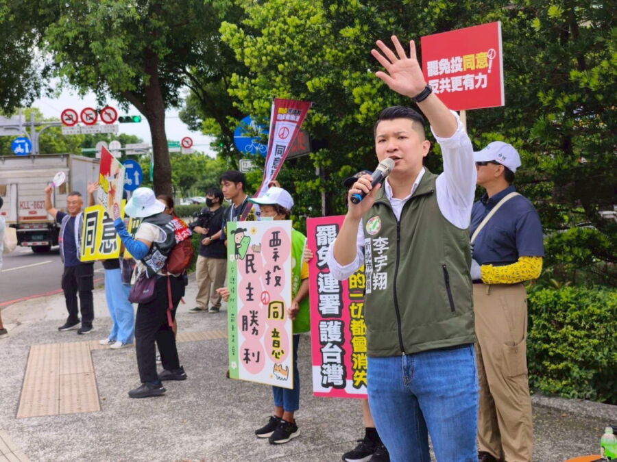 圖／李宇翔強調，政治是良心事業，面對這種舔共、無能、又愛造謠的立委，就讓我們在7月26日，用全台最高票，請洪孟楷滾下台吧！（新北市議員李宇翔服務處提供）