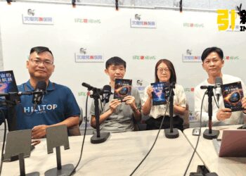 圖／加拿大阿卡莎國際中心的專家郁康梅(Kimberly Yu)(右二)與王幼辰(Allen Wang) (左二)，希望透過阿卡西紀錄，能幫助更多在黑暗中尋求光亮的人。（艾瑞克IN新聞團隊攝）