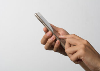 手機價格「瘋狂下殺」32％！Q2降價王出爐　網喊：該換機了