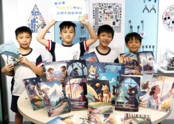 圖／新北市青少年圖書館特別於暑假期間推出親子共學的「閱讀力創客坊」，邀請父母和孩子一起學習AI工具，進而創作獨一無二、專屬自己的繪本。（新北市立圖書館提供）