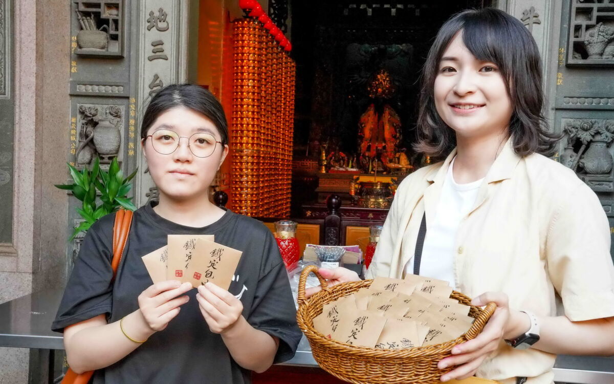 圖／農業局特別準備新北「鐵定包中」包種茶包，考試期間於新北市各考場考生休息區免費提供。（新北市政府農業局提供）