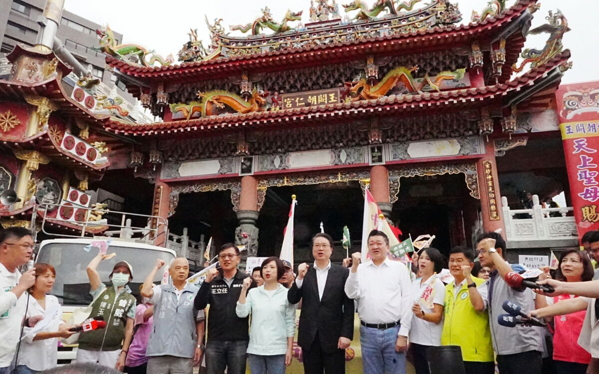 圖／林右昌表示，國民黨為了躲罷免，企圖以普發現金2300億政策買票，卻對台電撥補1000億「寸步不讓」。（立委何欣純臉書）