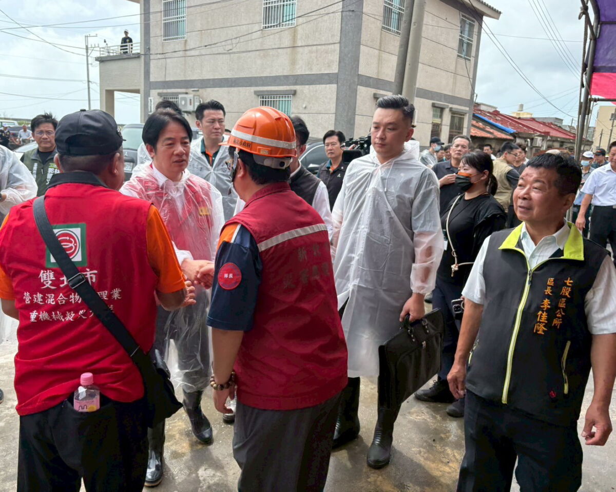圖／賴清德總統關心新北支援台南的人員。（新北市政府環保局提供）