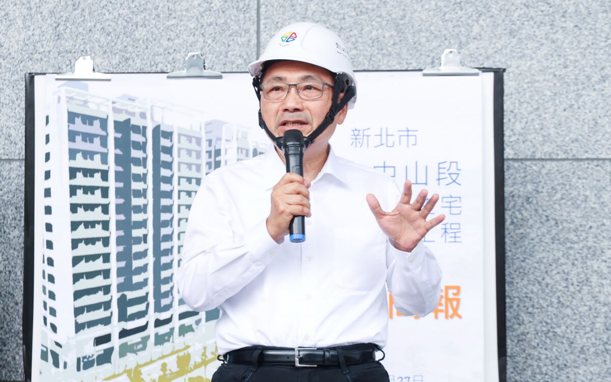 圖／新北市長侯友宜27日受訪表示，人民心中有一把尺，眼睛非常雪亮，最重要的是團結一致、拒絕惡鬥，才能面對內外挑戰。（新北市政府新聞局提供）