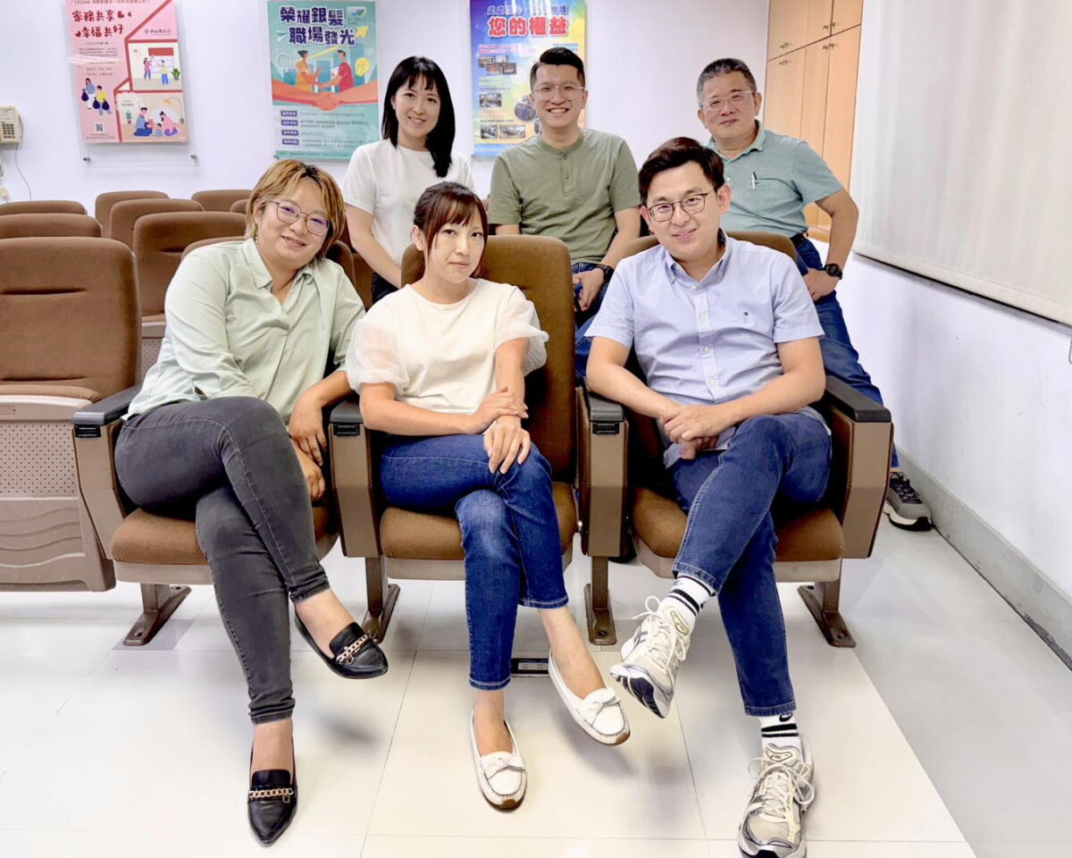 圖／新北市議員卓冠廷、山田摩衣、李宇翔、林銘仁、黃淑君、陳乃瑜與陳啟能將於新北市議會臨時會聯手提案，主張市府應普發現金每人1萬6,000元。（李宇翔臉書）
