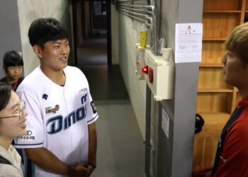 感人！前韓職NC恐龍小將圓夢見王維中　他暖回一句惹哭球迷